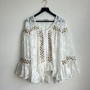 We Are Kindred Boho Eyelet Grommet Beachy Coastal Floral‎ Blouse Top